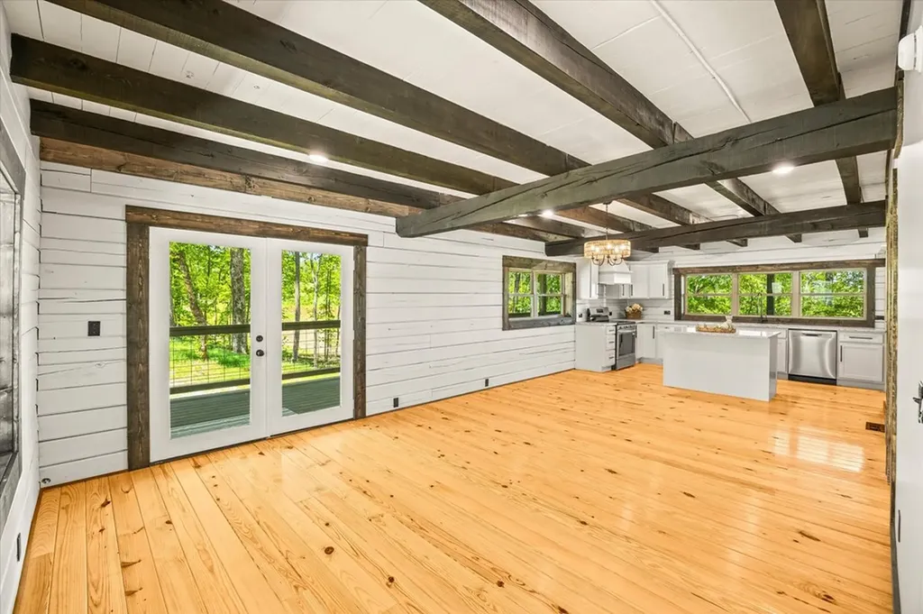 4221 New Hope Road Celina TN 38551