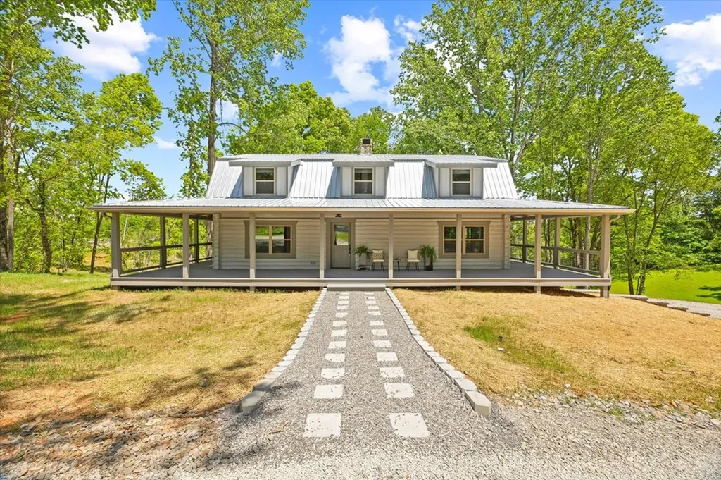 4221 New Hope Road Celina TN 38551