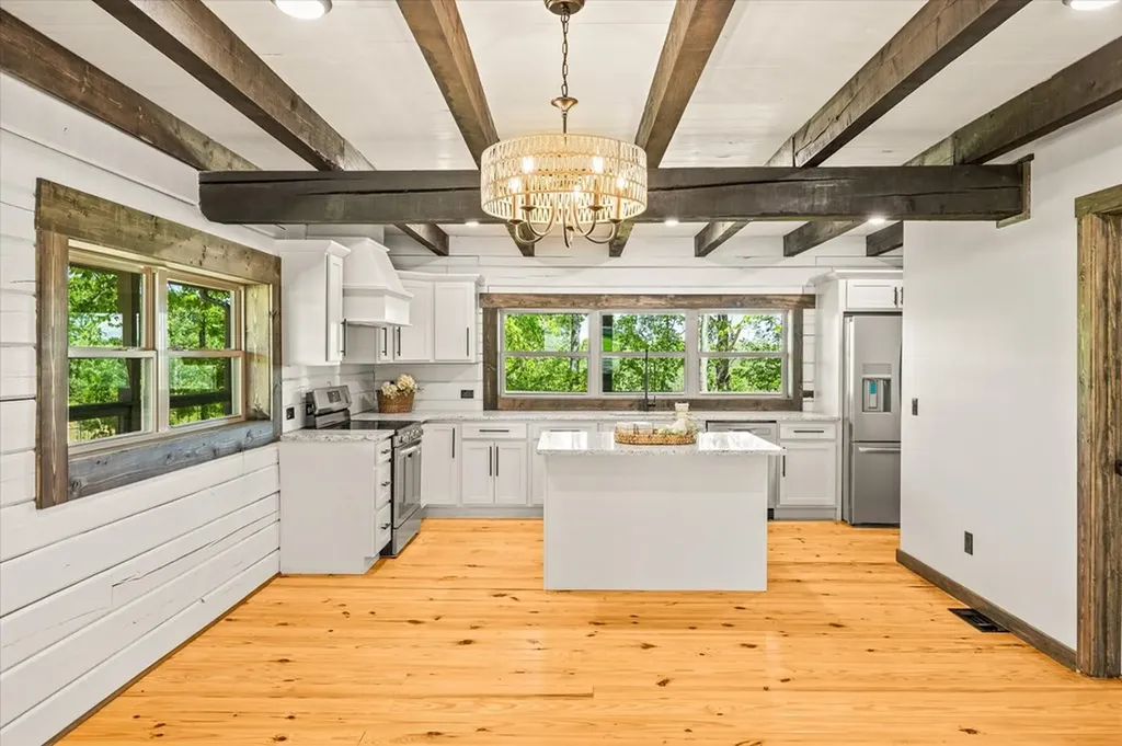 4221 New Hope Road Celina TN 38551