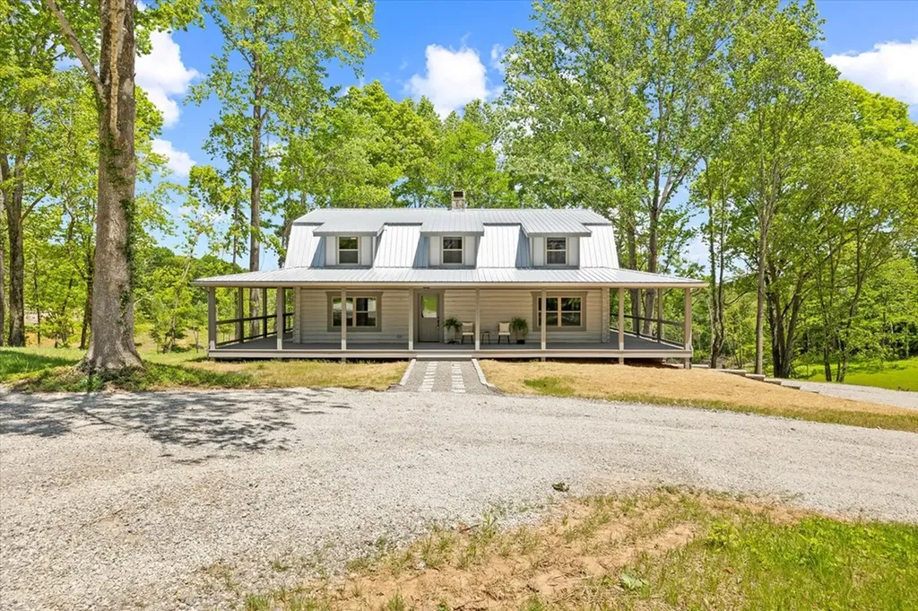 4221 New Hope Road Celina TN 38551