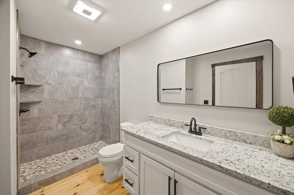 4221 New Hope Road Celina TN 38551