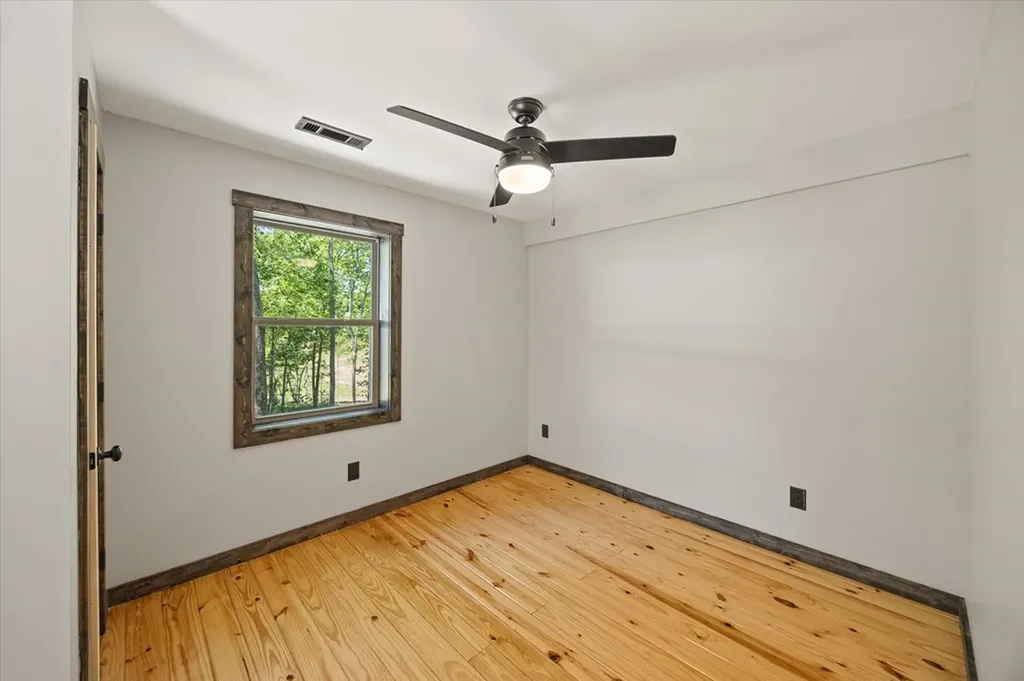 4221 New Hope Road Celina TN 38551