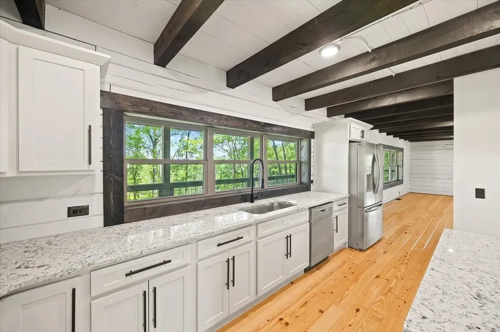 4221 New Hope Road Celina TN 38551