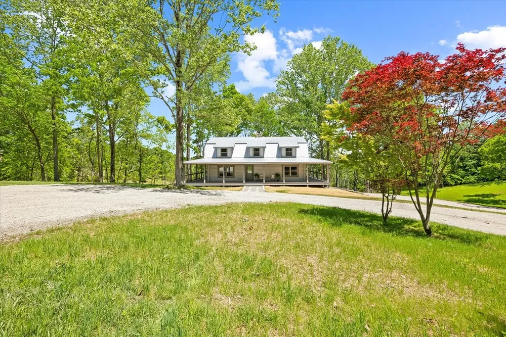 4221 New Hope Road Celina TN 38551