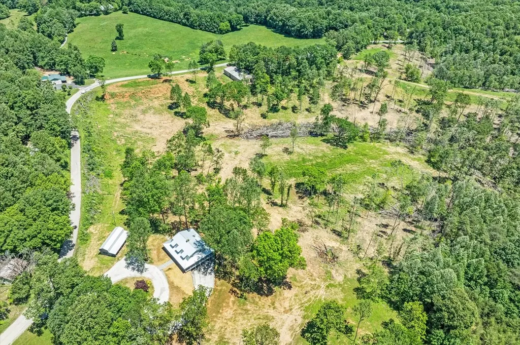 4221 New Hope Road Celina TN 38551