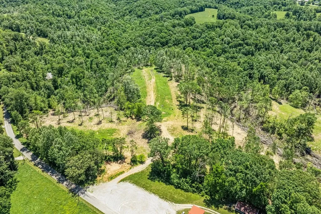 4221 New Hope Road Celina TN 38551