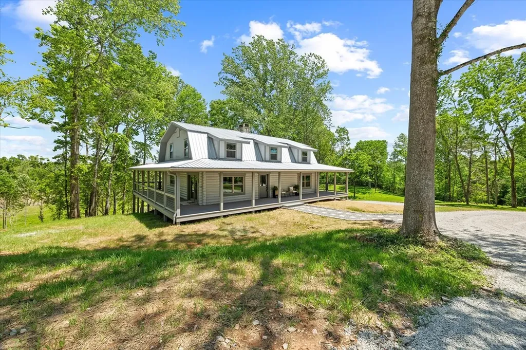 4221 New Hope Road Celina TN 38551