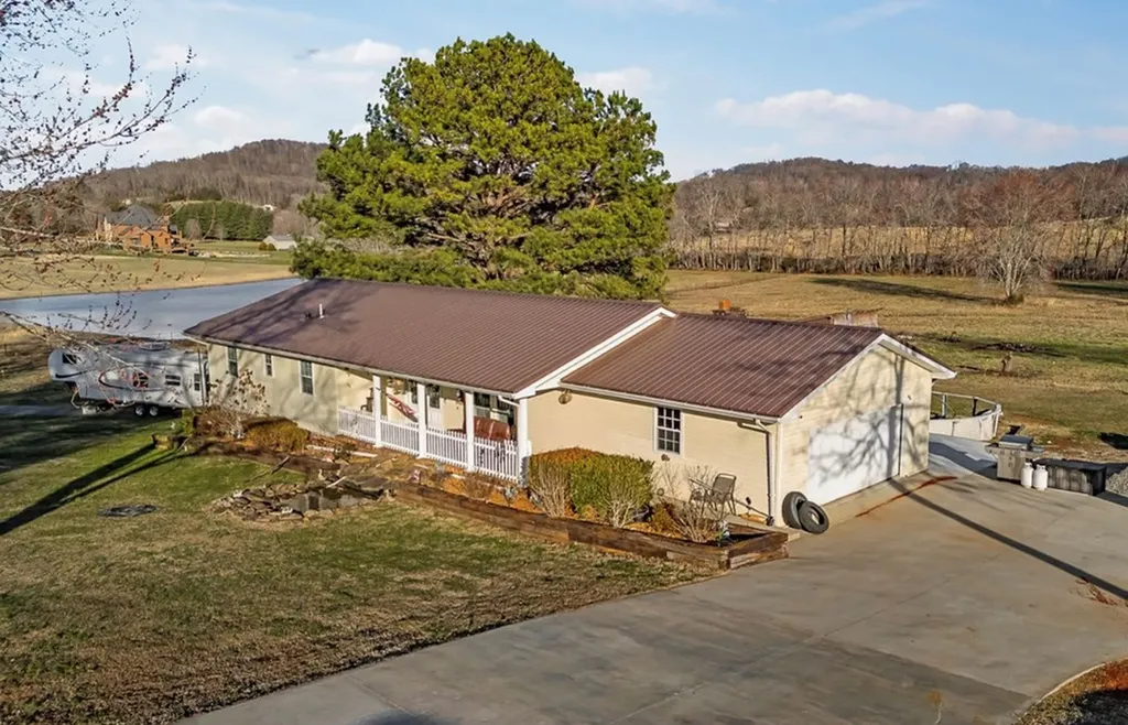 2375 Hidden Cove Road Cookeville TN 38506