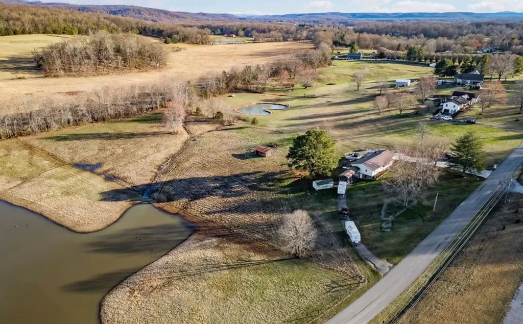 2375 Hidden Cove Road Cookeville TN 38506