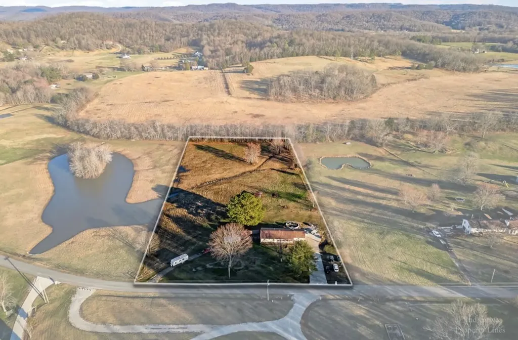 2375 Hidden Cove Road Cookeville TN 38506