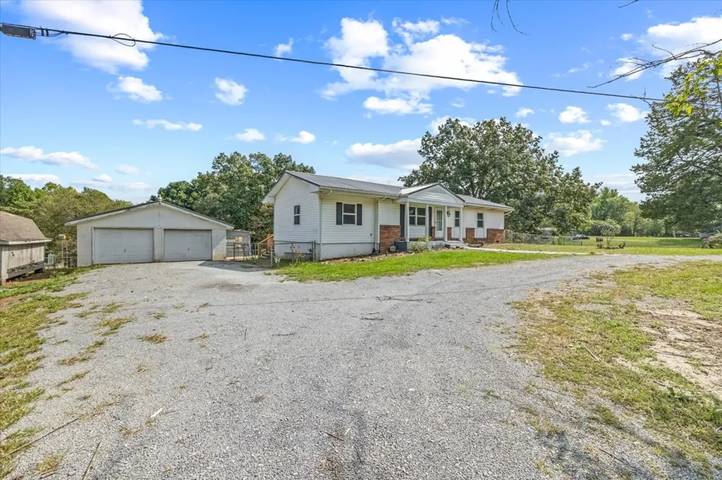 160 Martin Ridge Lane Gainesboro TN 38562