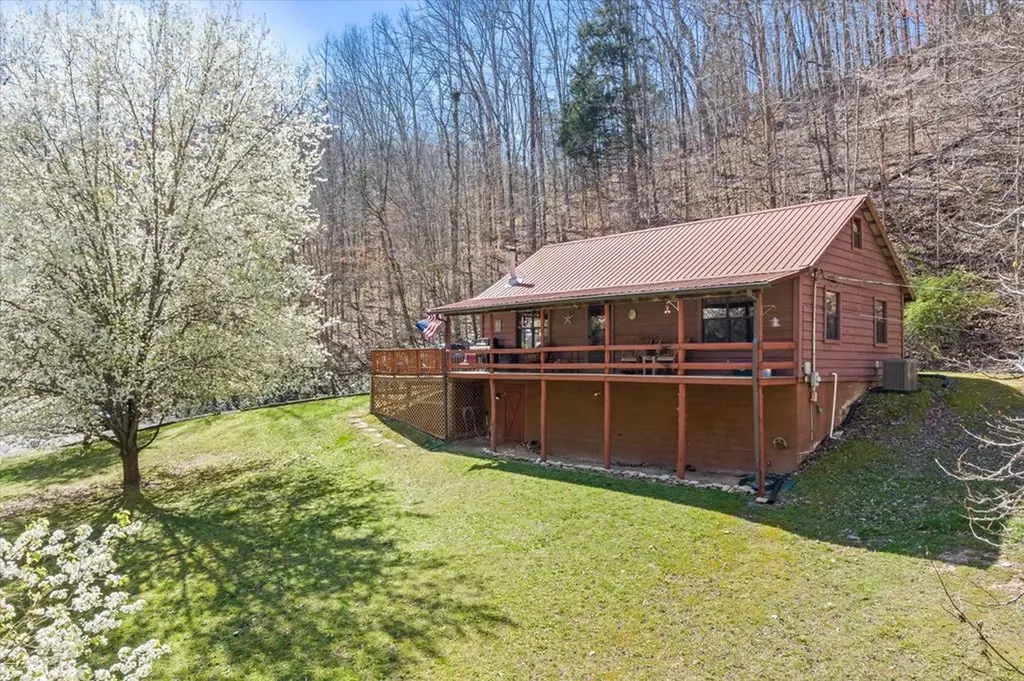 1198 Roughshod Hollow Road Byrdstown TN 38549