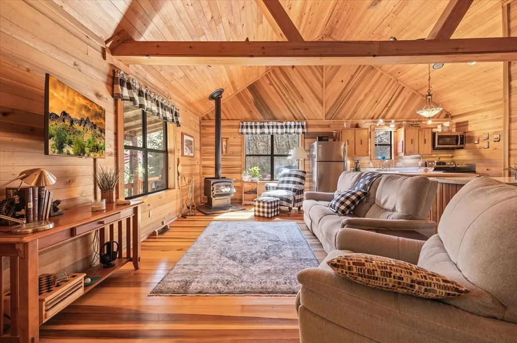 1198 Roughshod Hollow Road Byrdstown TN 38549