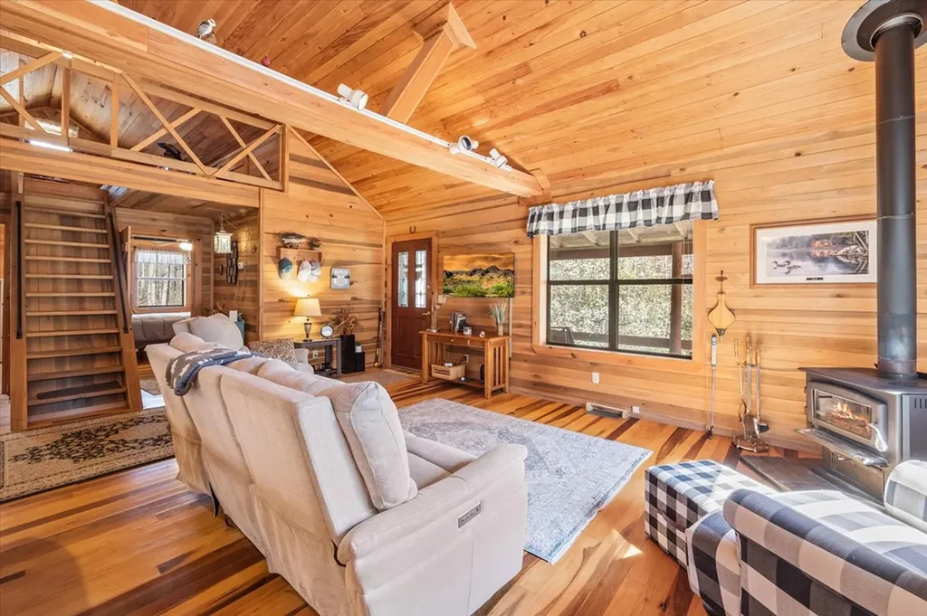 1198 Roughshod Hollow Road Byrdstown TN 38549