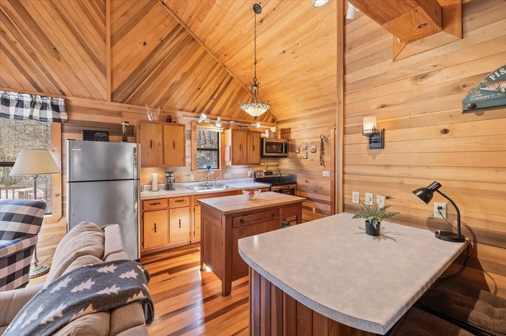 1198 Roughshod Hollow Road Byrdstown TN 38549