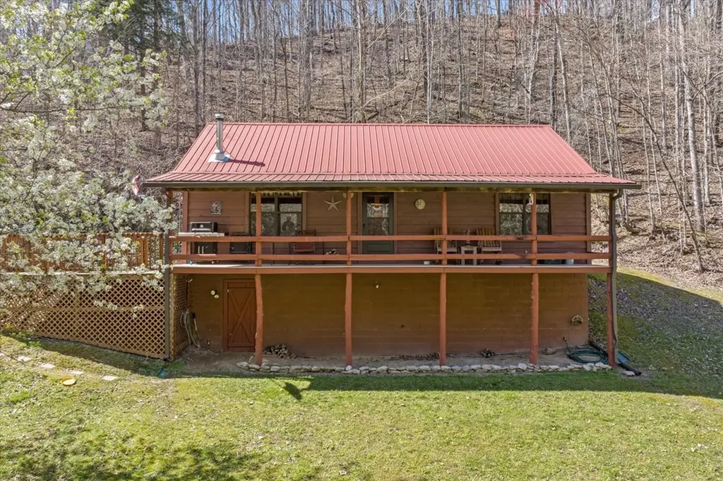 1198 Roughshod Hollow Road Byrdstown TN 38549