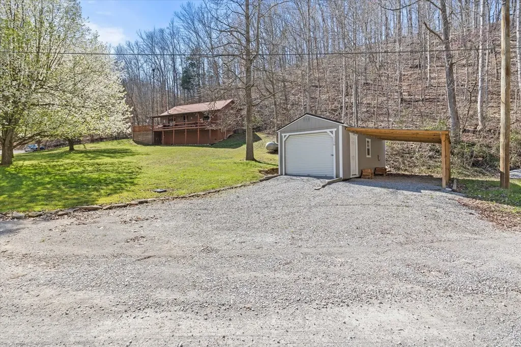 1198 Roughshod Hollow Road Byrdstown TN 38549