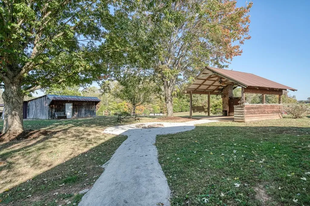 512 Frank Massa Road Sparta TN 38583