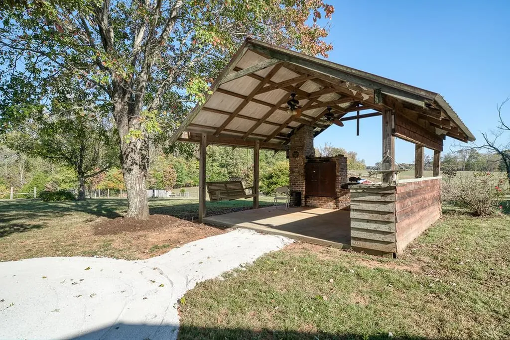 512 Frank Massa Road Sparta TN 38583