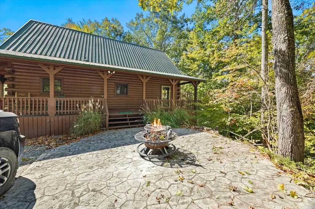 2321 Red Oak Ridge Road Celina TN 38551