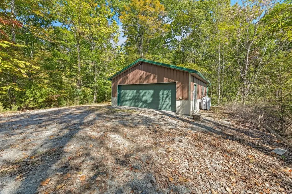 2321 Red Oak Ridge Road Celina TN 38551