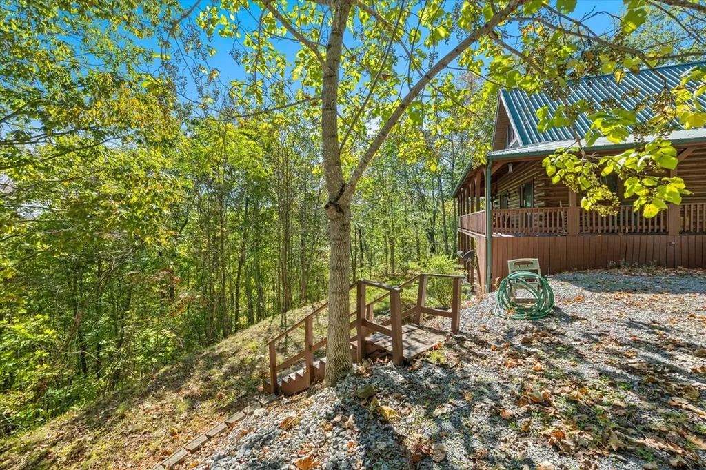 2321 Red Oak Ridge Road Celina TN 38551