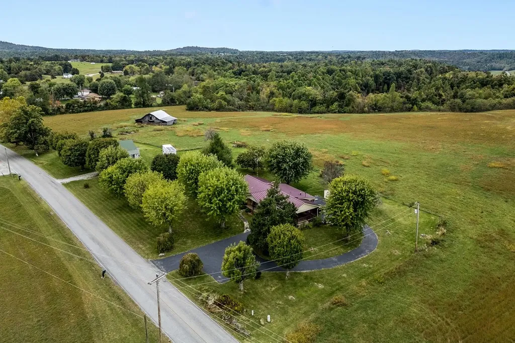 763 Oakley Allons Road Allons TN 38541