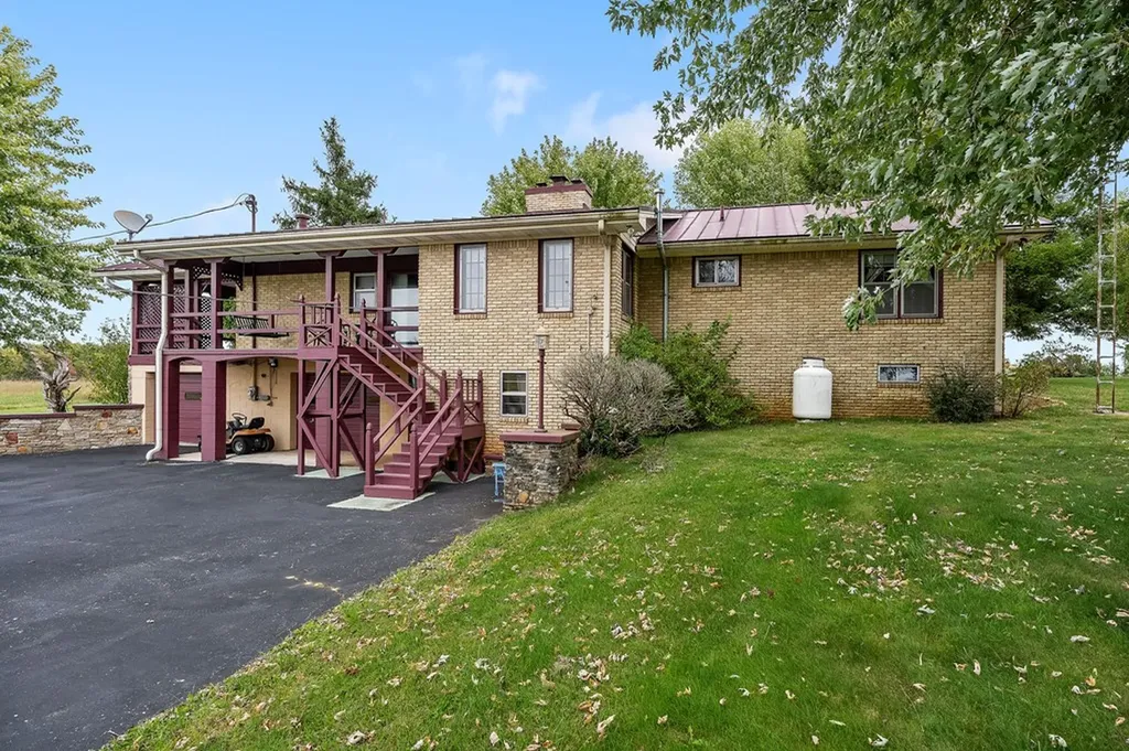 763 Oakley Allons Road Allons TN 38541