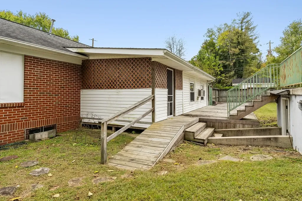 222 Spurrier Livingston TN 38570