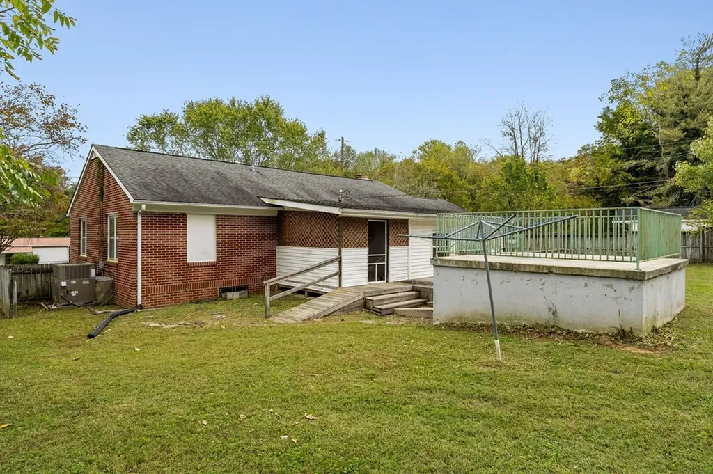 222 Spurrier Livingston TN 38570