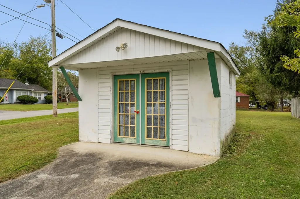 222 Spurrier Livingston TN 38570