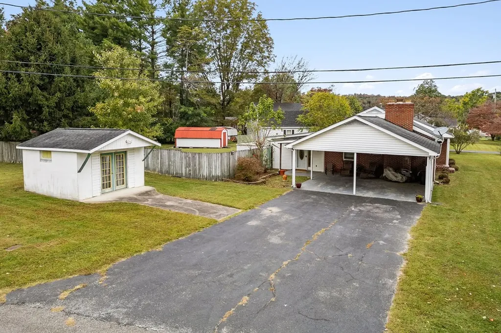 222 Spurrier Livingston TN 38570