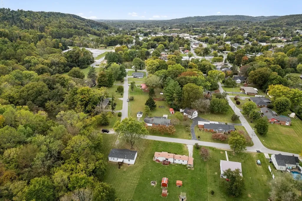 222 Spurrier Livingston TN 38570