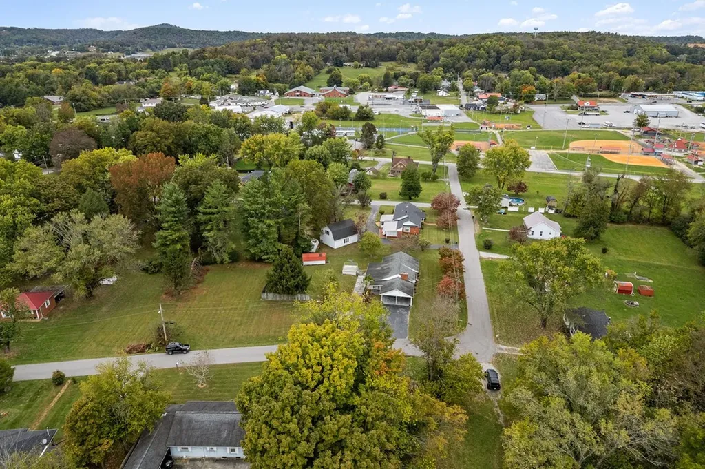 222 Spurrier Livingston TN 38570