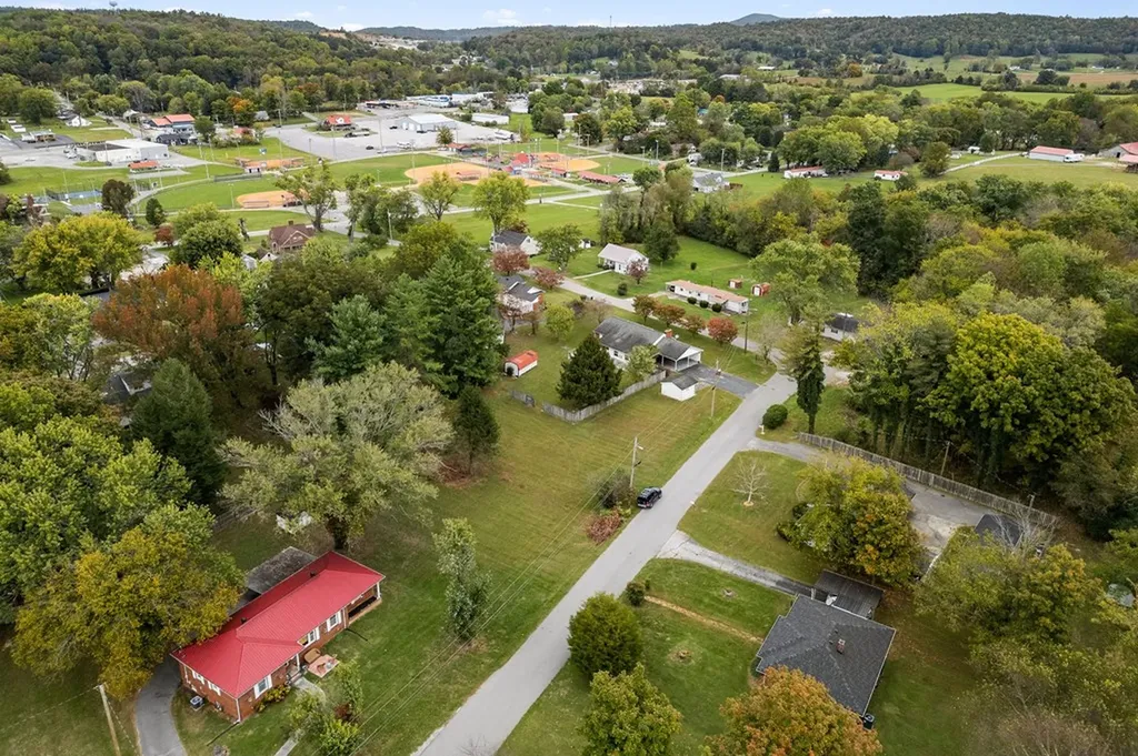 222 Spurrier Livingston TN 38570