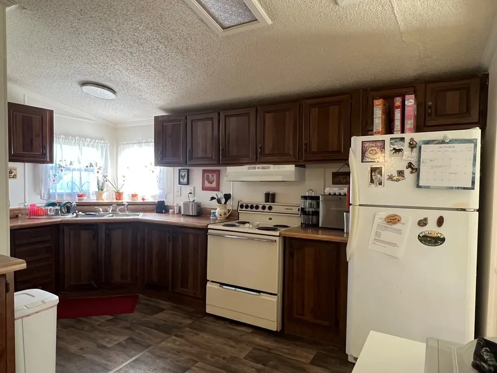 28563 State Route 30 Pikeville TN 37367