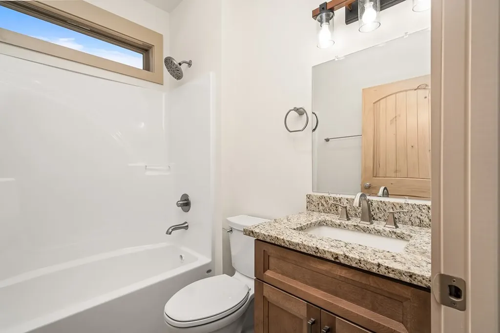 9106 Hebbertsburg Road Crab Orchard TN 37723