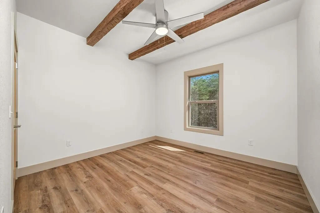 9106 Hebbertsburg Road Crab Orchard TN 37723