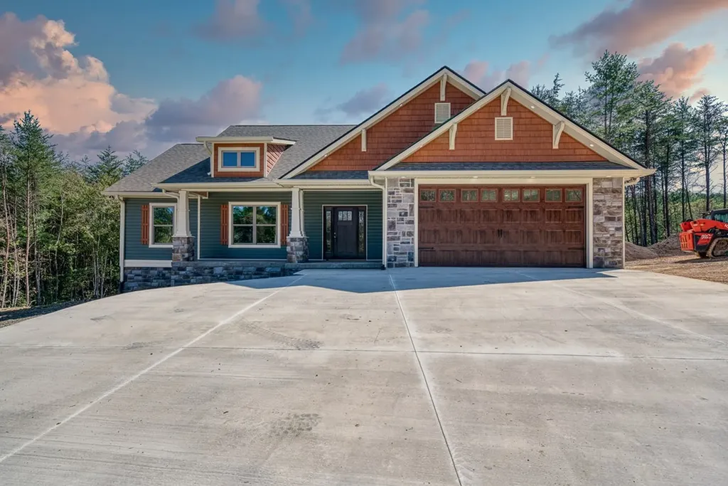 9106 Hebbertsburg Road Crab Orchard TN 37723