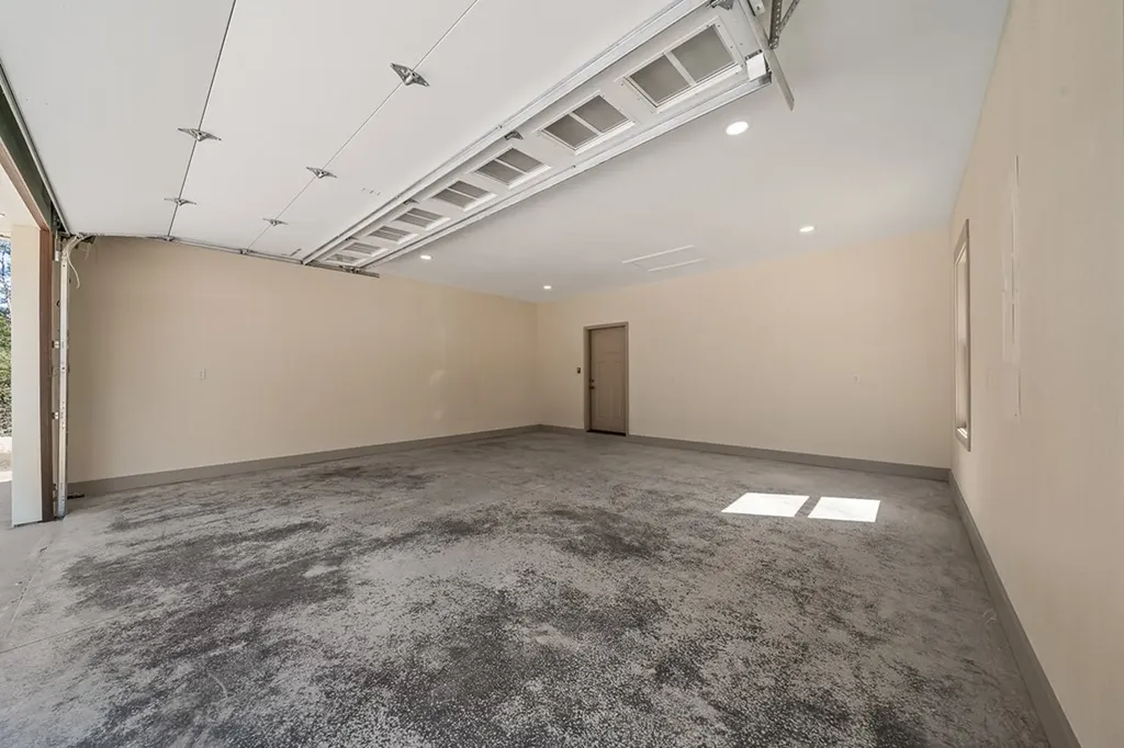 9106 Hebbertsburg Road Crab Orchard TN 37723