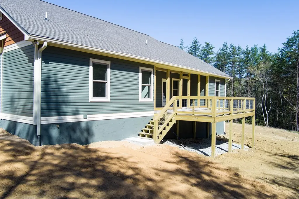 9106 Hebbertsburg Road Crab Orchard TN 37723