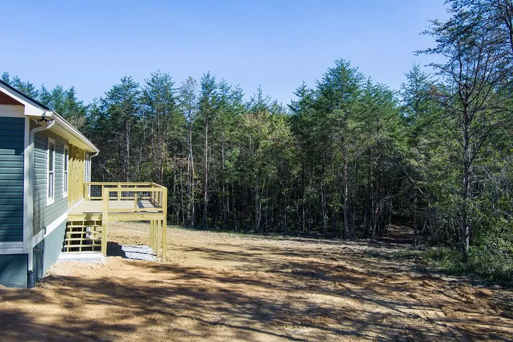 9106 Hebbertsburg Road Crab Orchard TN 37723