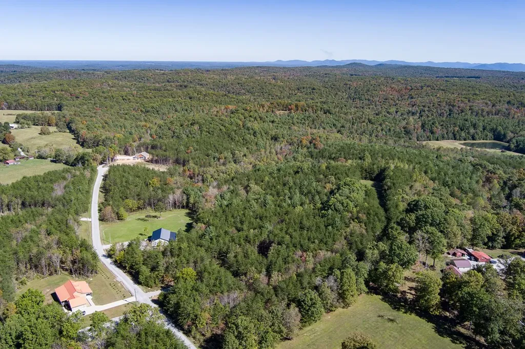 9106 Hebbertsburg Road Crab Orchard TN 37723