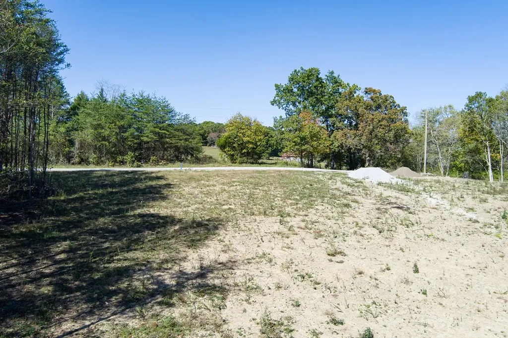 9106 Hebbertsburg Road Crab Orchard TN 37723