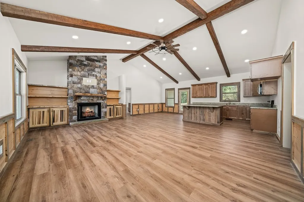 9106 Hebbertsburg Road Crab Orchard TN 37723