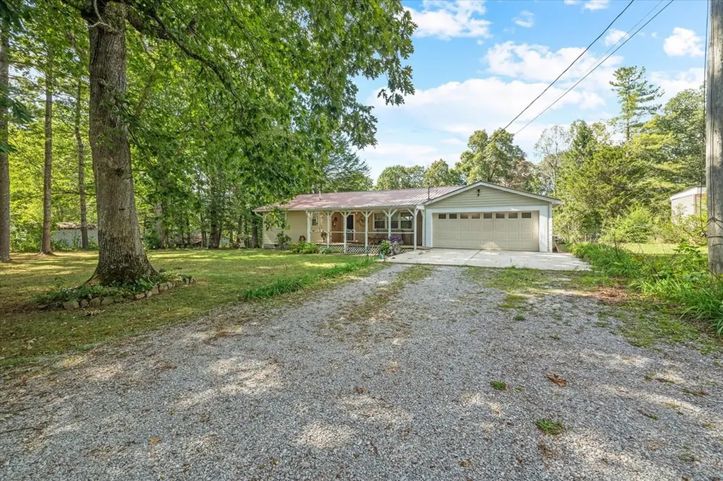 568 W Creston Road Crossville TN 38571