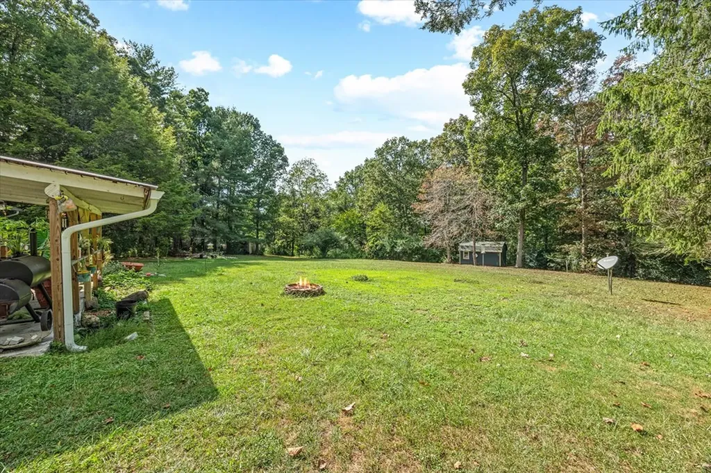 568 W Creston Road Crossville TN 38571