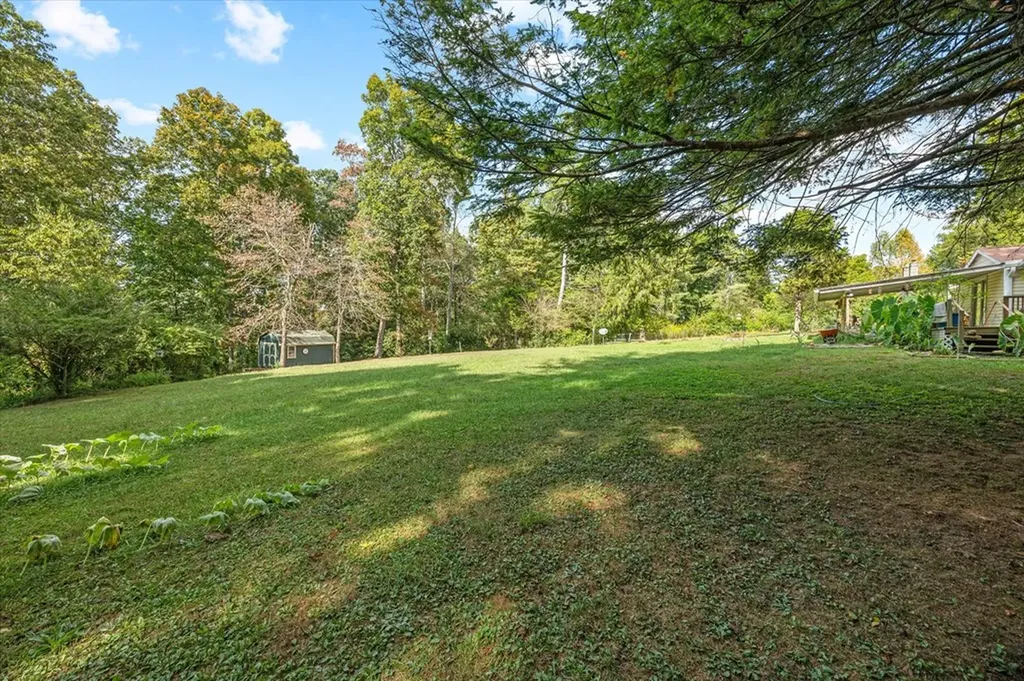 568 W Creston Road Crossville TN 38571