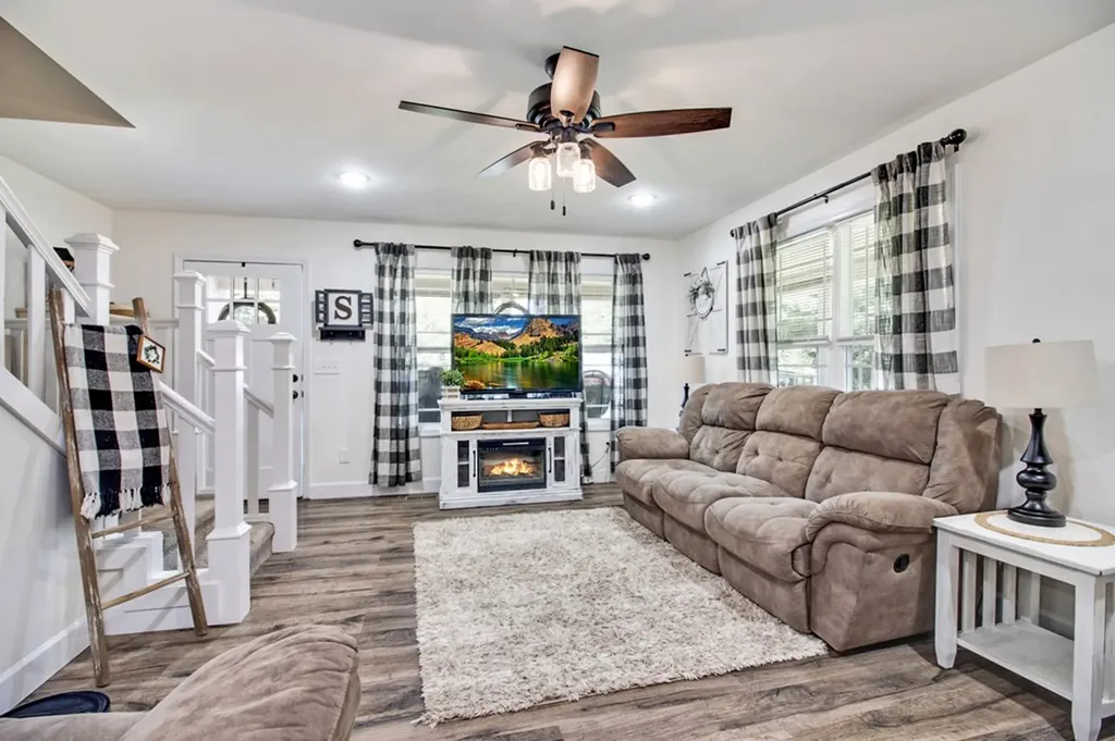 1127 Whispering Pines Lane Jamestown TN 38556