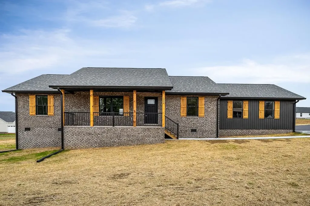 1004 N Spring Street Sparta TN 38583